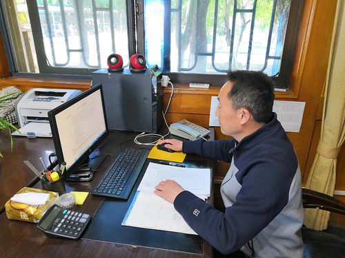 守護舌尖安全，筑牢疫情防線——飲食服務中心組織食品安全管理人員在線學習與測試紀實